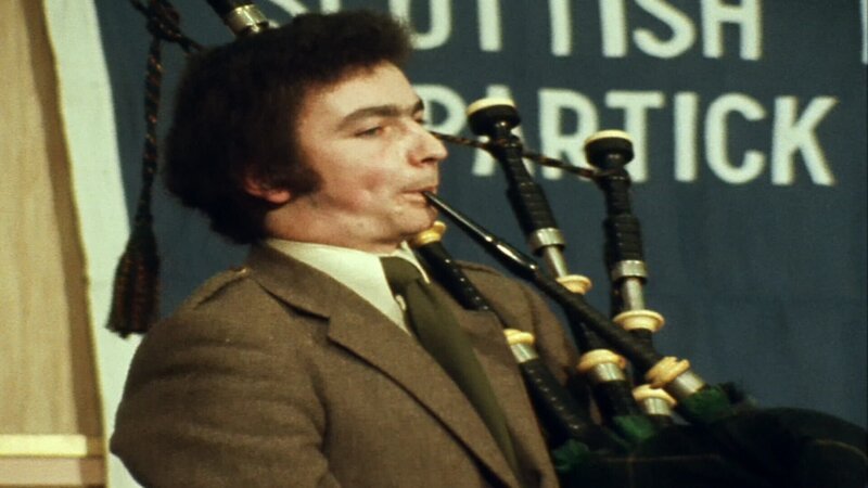 Dudelsackpfeifer in Glasgow bei einer Versammlung SNP, der Schottischen Nationalpartei. – Bild: BR