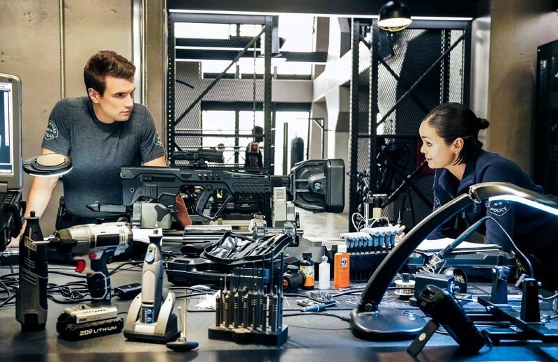 Jim Street (Alex Russell) und Christina ‚Chris‘ Alonso (Lina Esco) – Bild: TVNOW