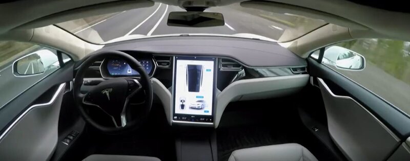 Armatur inklusive hochmodernem Bordcomputer eines Teslas. – Bild: Honorarfrei – nur für diese Sendung bei Nennung ZDF und Jack Burton.