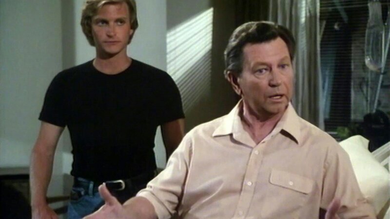 Alles Theater, Vater Jackie (Donald O’Connor) und Sohn Red (Eric Douglas) muessen sich bei einem gemeinsamen Theaterstueck zusammenraufen.; Alles Theater  Vater Jackie (Donald O’Connor) und Sohn Red (Eric Douglas) mÃ¼ssen sich bei einem gemeinsamen TheaterstÃ¼ck zusammenraufen. – Bild: Bibel TV