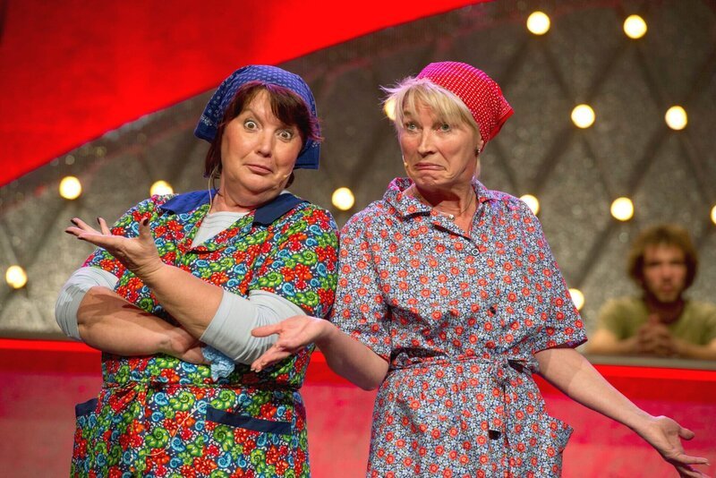 Die frechen Putzfrauen „Dui do on de Sell (v.li.: Petra Binder und Doris Reichenauer). – Bild: SWR/​Alexander Kluge