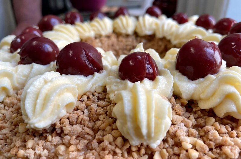 Torte aus dem Café Heimelig in Frankfurt am Main. – Bild: HR/​Tanja Höschele