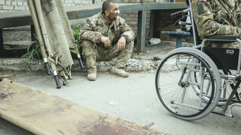 Ukrainische Verwundete – der Kampf gegen den russischen Aggressor ist zu einem Abnutzungskrieg geworden. – Bild: ZDF