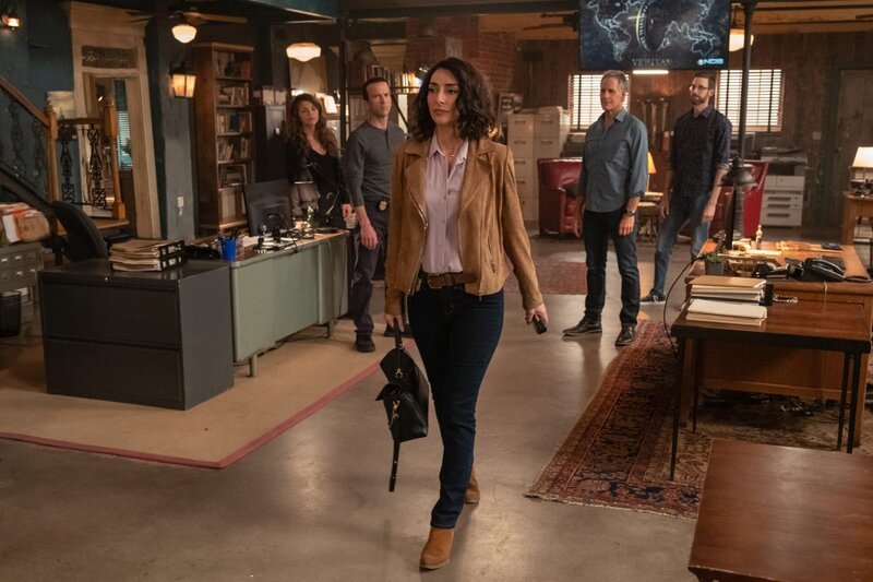 (v.l.n.r.) Tammy Gregorio (Vanessa Ferlito); Christopher LaSalle (Lucas Black); Hannah Khoury (Necar Zadegan); Dwayne Pride (Scott Bakula); Sebastian Lund (Rob Kerkovich) – Bild: CBS Broadcasting, Inc.
