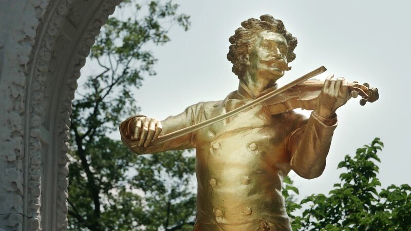 Johann-Strauss-Denkmal. – Bild: ZDF und ORF