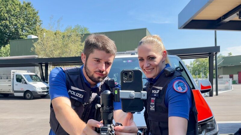 TikTok-Cops der Schweizer Stadtpolizei Winterthur. – Bild: ZDF