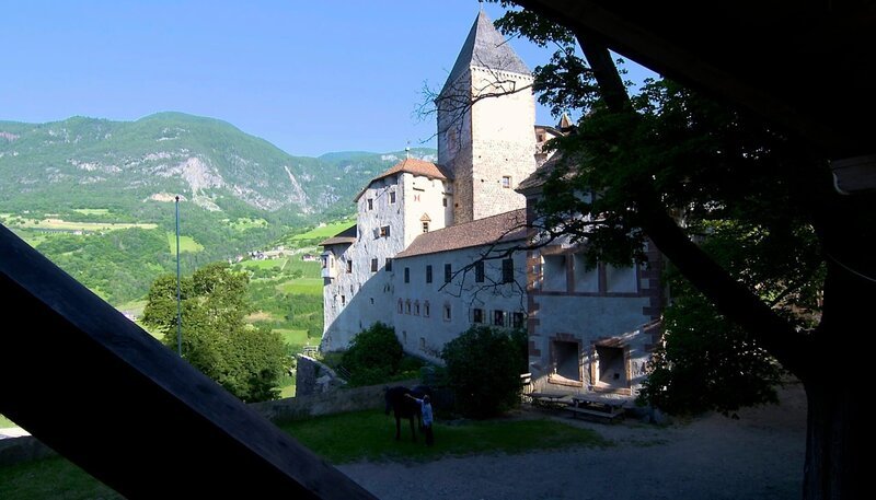 Trostburg. – Bild: ZDF und SWR.