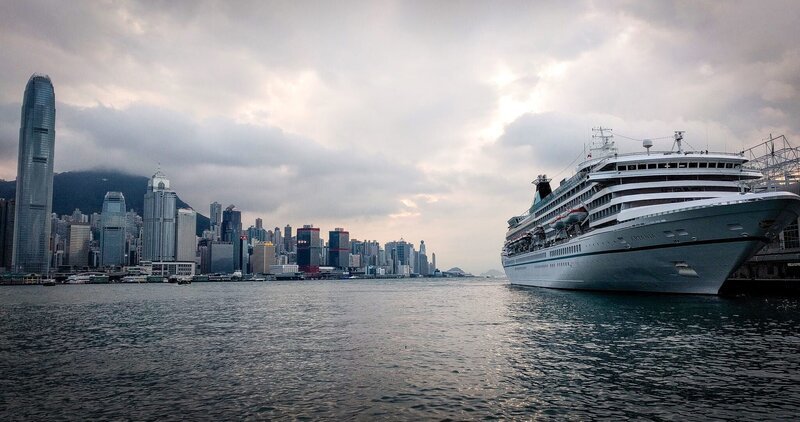 Die Grand Lady im Hafen von Hongkong. – Bild: BR/​Miriam Kertsch