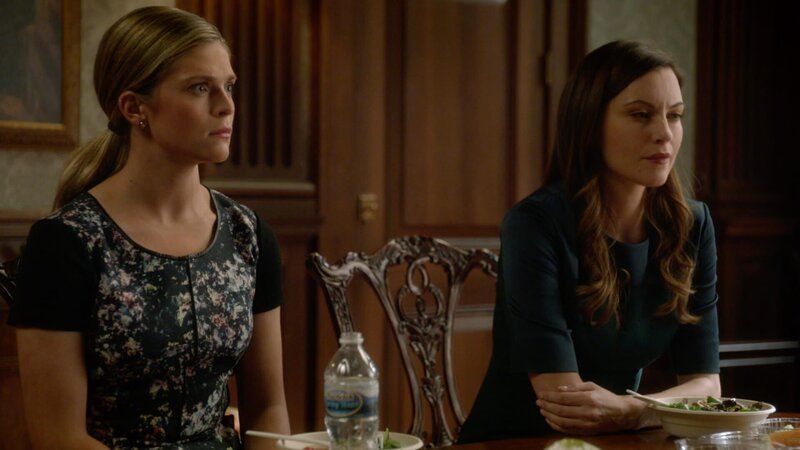 Claire Markes (Molly Griggs, l.); Diana Lindsay (Jill Flint, r.) – Bild: 2017 CBS Broadcasting, Inc. All Rights Reserved Lizenzbild frei