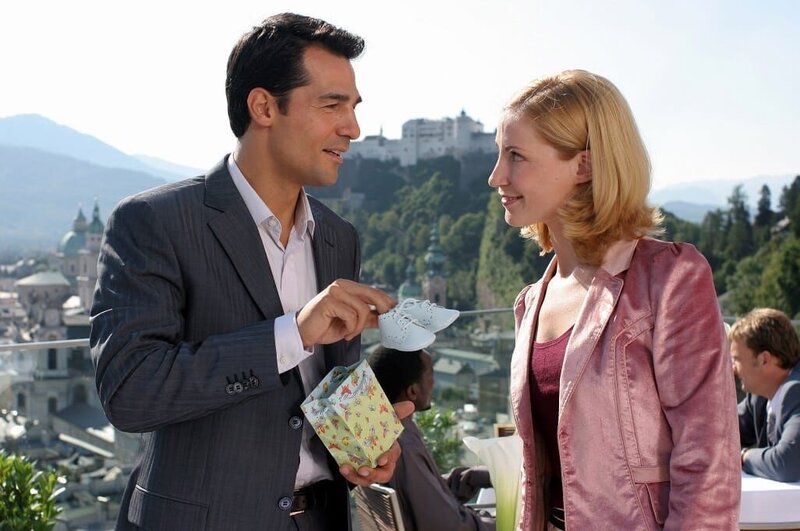 Frederik (Erol Sander) und Anna (Astrid Posner). – Bild: Bavaria Film/​Pedro Domenigg