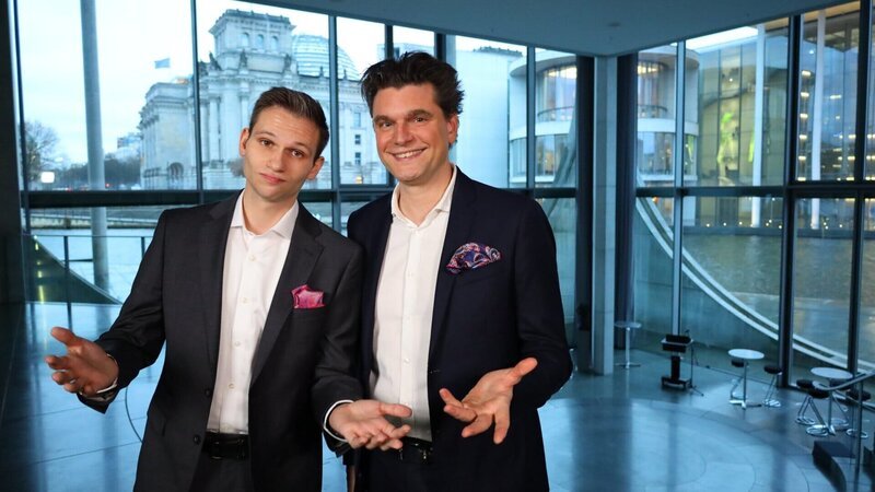 Von links: Fabian Köster und Lutz van der Horst – Bild: ZDFinfo