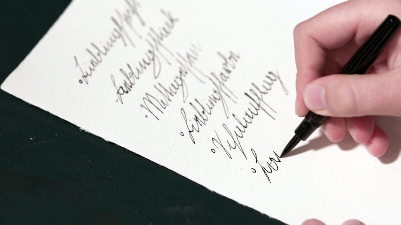 Kronprinz Rudolf schreibt. – Bild: BR/​ORF/​Vaughan Video