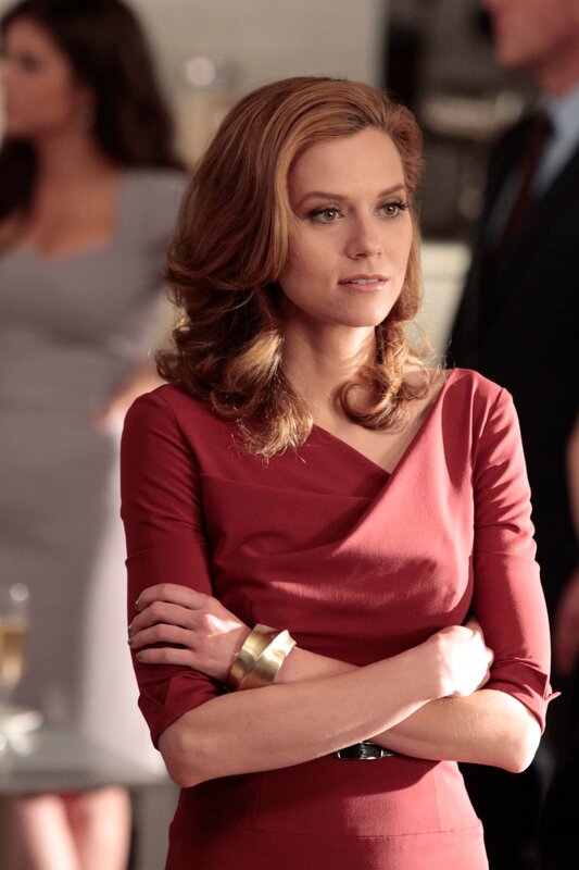Sara Ellis (Hilarie Burton) – Bild: Giovanni Rufino/​USA Network /​ USA Network /​ © USA Network