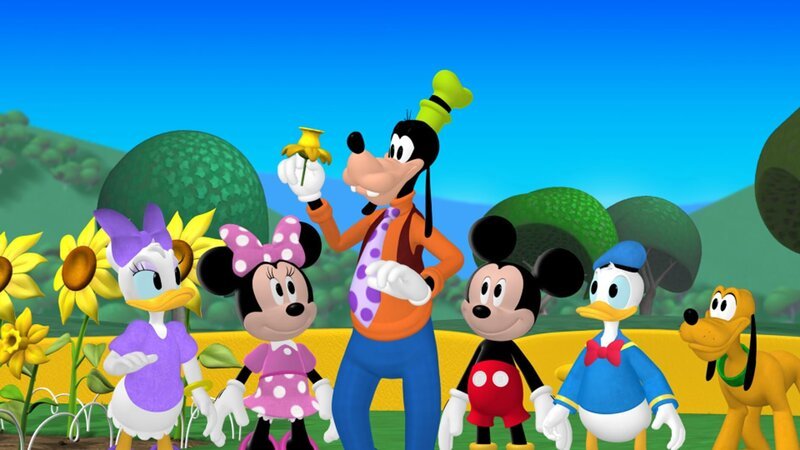 Wie gerne würde Goofy mit der hübschen Klarabella tanzen – leider kennt er aber keinen einzigen Tanzschritt (v.li.n.re.: Daisy, Minnie, Goofy, Micky, Donald, Pluto). – Bild: Disney Junior