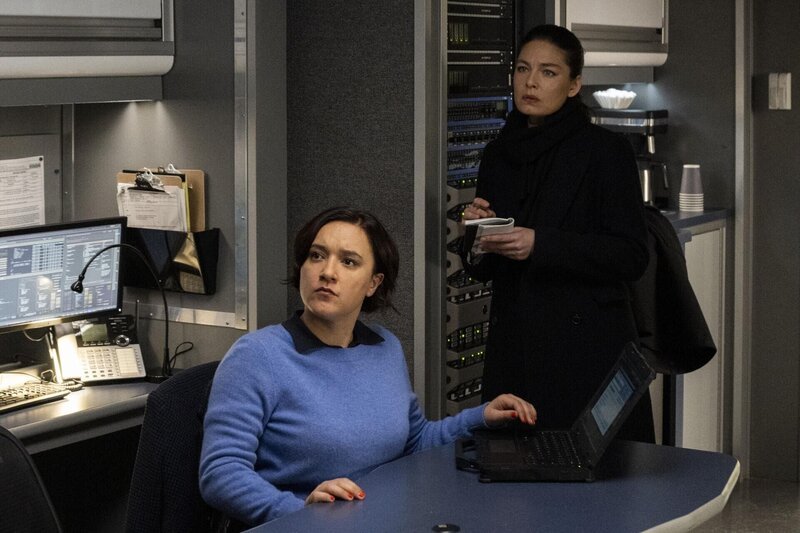 Hana Gibson (Keisha Castle-Hughes, l.); Kristin Gaines (Alexa Davalos, r.) – Bild: CBS Broadcasting Inc.