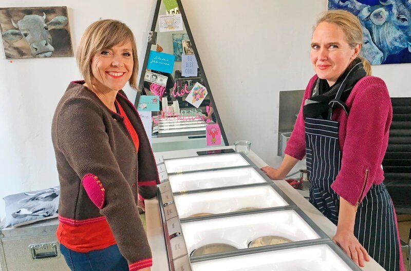 Annette Krause mit Nina Sohl. – Bild: SWR/​Joachim Müller
