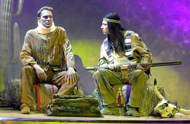Christian Tramitz und Michael "Bully" Herbig besprechen die täglichen Problemchen von Winnetou und Old Shatterhand. – Bild: ProSieben / S.E.T. Christian Tramitz und Michael "Bully" Herbig besprechen die täglichen Problemchen von Winnetou und Old Shatterhand. – Bild: ProSieben / S.E.T.