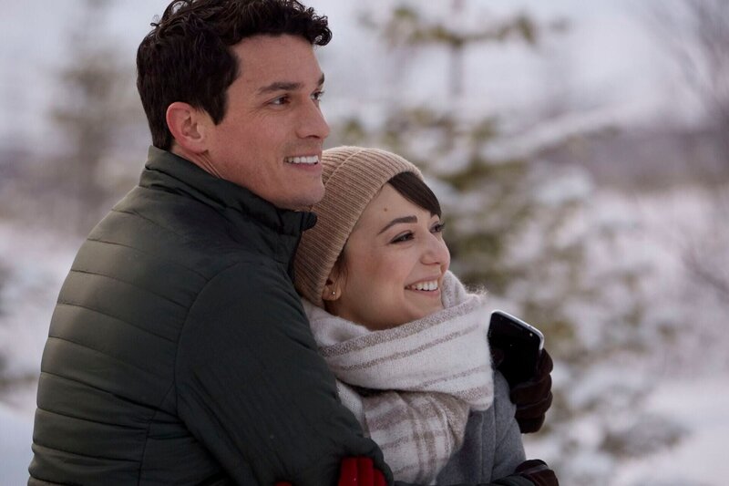 Zwei Tickets nach Island – Bild: Lilja Jonsdottir /​ Hallmark Media