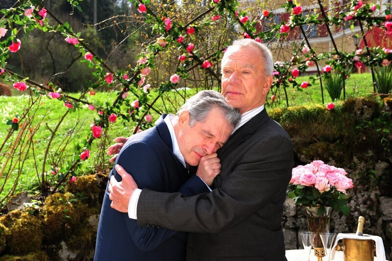 Andrés (Joachim Lätsch, l.); Werner (Dirk Galuba, r.) – Bild: ARD /​ Ann Paur