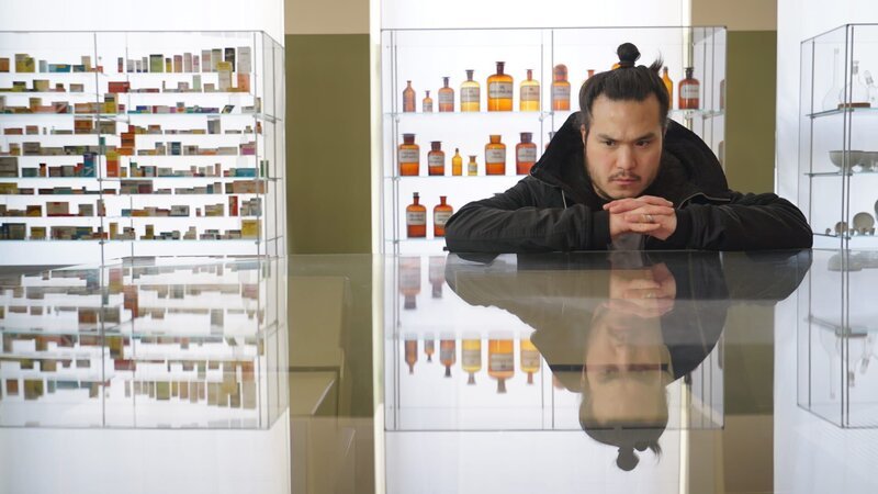 HAMBURG, GERMANY – Robert Joe visits a historic medicine hall at University Medical Centre Hamburg-­Eppendorf to learn from an addiction researcher what a World-War-II-performance-enhancing drug called Pervitin could affect a Nazi soldier in a battlefield. – Bild: Fox International Channels Singapore