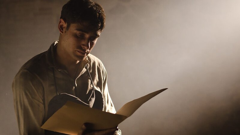 Aufnahme in die Familie: Llorenç González als Andrés – Bild: AXN White