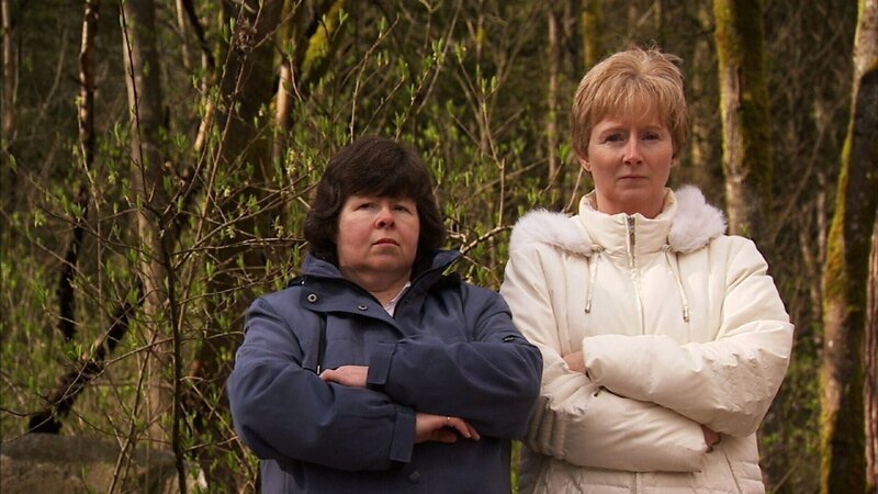 Val Driver (rli.) und Bev Korness – Bild: RTL /​ Der mordende Biedermann