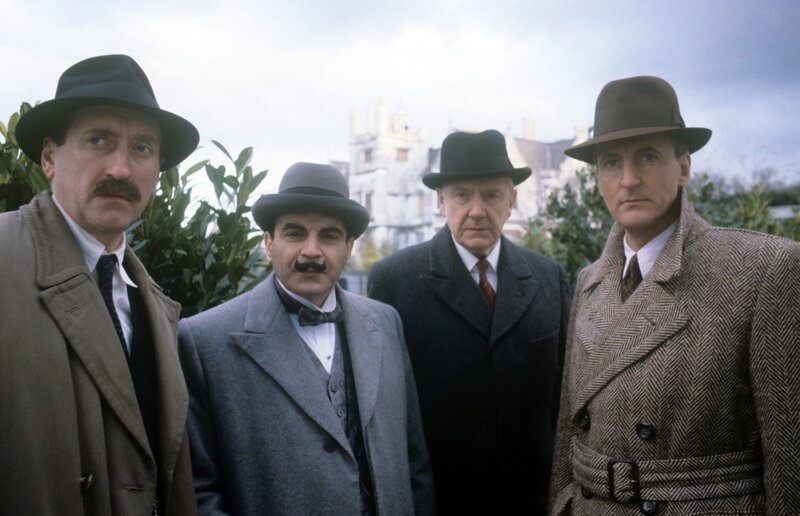 Philip Jackson (Chief-Inspector Japp), David Suchet (Hercules Poirot), Ronald Hines, Hugh Fraser (Captain Haistings). – Bild: ORF