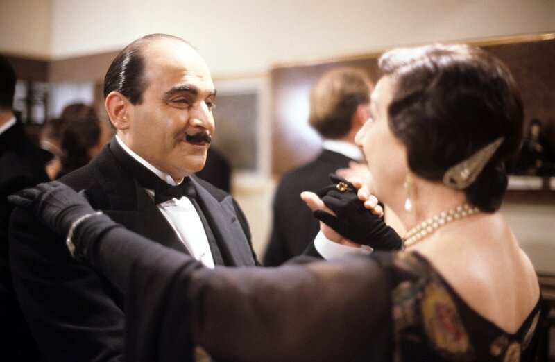 David Suchet (Hercules Poirot), Antonia Pemberton. – Bild: ORF/​ITV plc (Granada International)
