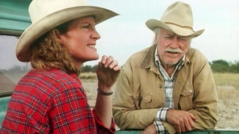 Herzlos Billy (Gail Strickland) und Grandpa Sanders (Richard Farnsworth) haben eine Panne. – Bild: BBL