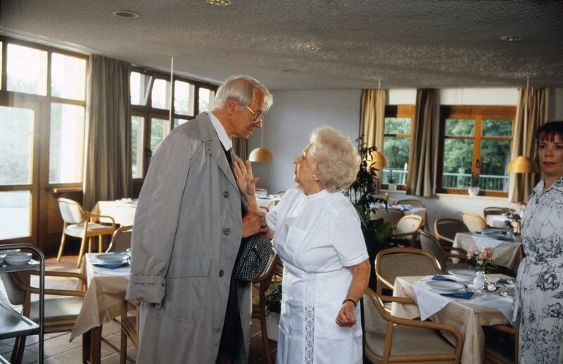 Karl-August Thebald (Richard Münch) und Rosa Valetti (Fee von Reichlin). – Bild: BR/​Neue Münchner Fernsehproduktion