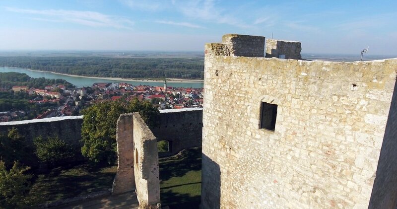 Hainburg. – Bild: BR/​ORF/​Vaughan Video