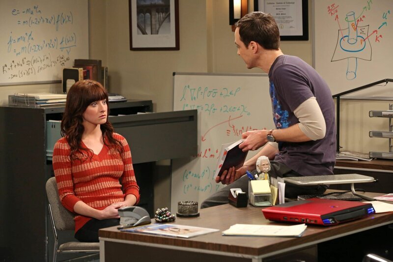 Ein Gespräch zwischen Alex (Margo Harshman, l.) und Sheldon (Jim Parsons, r.) bringt Sheldon große Probleme ein … – Bild: ATV2