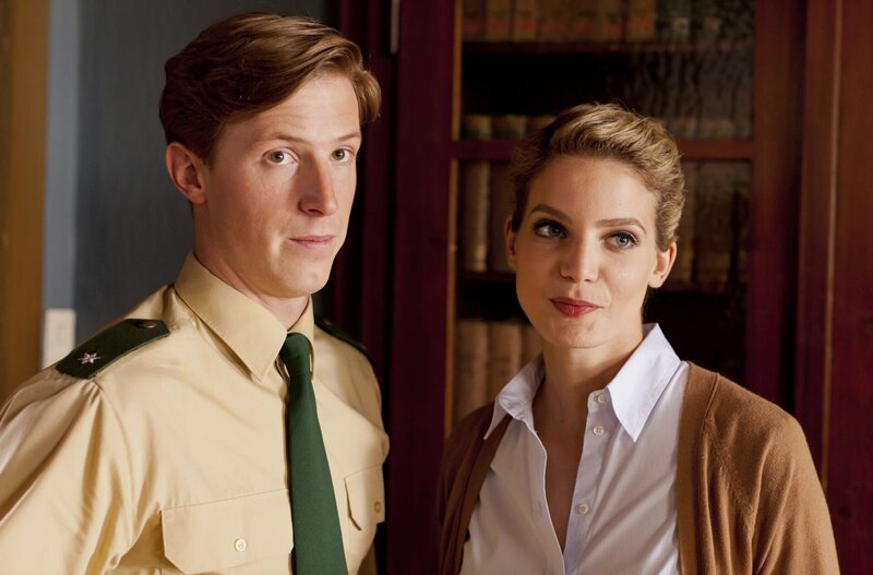 Peter Schulte jr. (Golo Euler, l.); Saskia Henker (Rike Schmid, r.) – Bild: 2011 Westdeutscher Rundfunk /​ EIKON West GmbH /​ Frank Dicks Lizenzbild frei