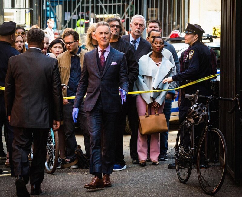 Dr. Dylan Reinhart (Alan Cumming) – Bild: CBS Broadcasting, Inc. /​ Francisco Roman