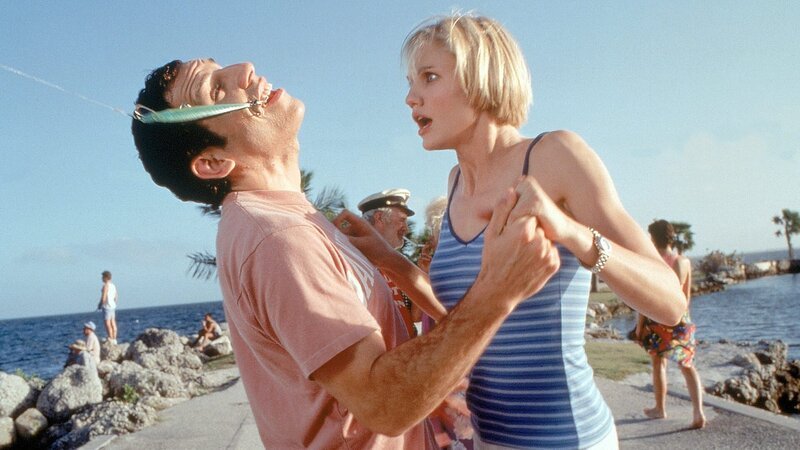 Ted (Ben Stiller) und Mary (Cameron Diaz); Ted (Ben Stiller) und Mary (Cameron Diaz)  – Bild: RTLZWEI – Recht zum Abdruck/​Darstellung zeitlich/​sachlich beschränkt auf die Bewerbung der Sendung