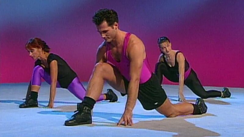 Die sanften Dehnübungen beim Stretching verbessern gezielt die Beweglichkeit. Durch regelmäßiges Training können Bewegungen bewusster, sicherer und harmonischer ausgeführt werden - dadurch sinkt die Verletzungsanfälligkeit beim Sport und im Alltag. – Bild: BR/PSF Film + Video GmbH Die sanften Dehnübungen beim Stretching verbessern gezielt die Beweglichkeit. Durch regelmäßiges Training können Bewegungen bewusster, sicherer und harmonischer ausgeführt werden - dadurch sinkt die Verletzungsanfälligkeit beim Sport und im Alltag. – Bild: BR/PSF Film + Video GmbH