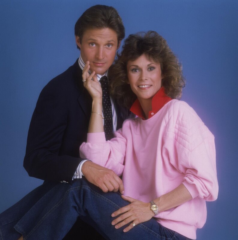 Lee Stetson (Bruce Boxleitner, l.); Amanda King (Kate Jackson, r.) – Bild: Warner Bros. Entertainment Inc.
