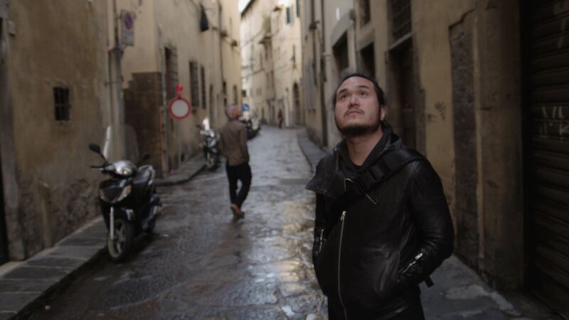 FLORENCE, ITALY – RJ explores the streets of Florence with Sam Willis, his investigative partner.  – Bild: Fox International Channels Singapore