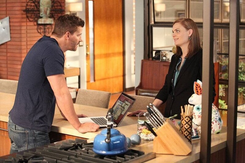 L-R: Booth (David Boreanaz) und Brennan (Emily Deschanel) – Bild: ProSiebenSat.1 Media SE