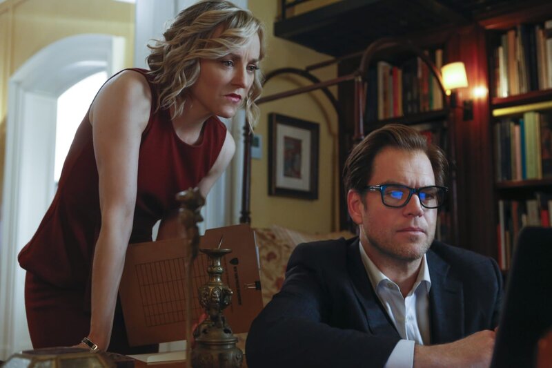 Bull (Michael Weatherly, r.) und sein Team (Geneva Carr, l.) werden von den gut situierten Eltern eines jungen Mordopfers angeheuert. – Bild: CBS Broadcasting, Inc.