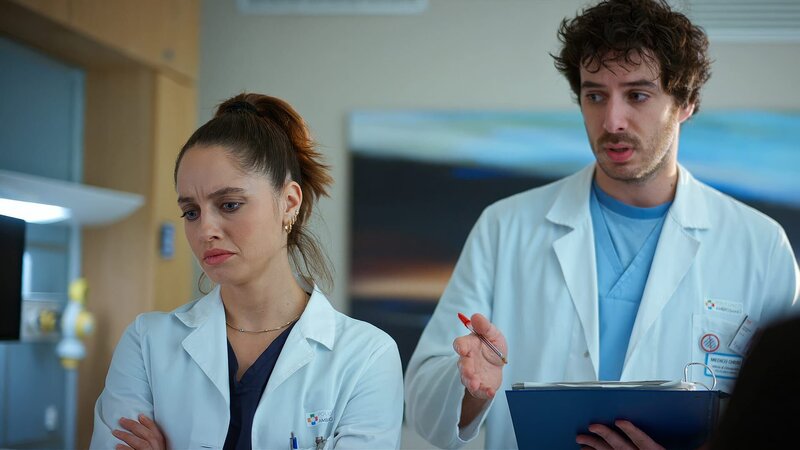 Giulia Giordano (Matilde Gioli) und Riccardo Bonvegna (Pierpaolo Spollon) – Bild: AXN White