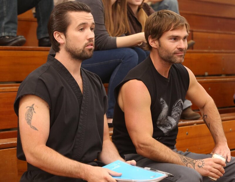 Mac (Rob McElhenney, l.); Country Mac (Seann William Scott) – Bild: Bluebush Productions, LLC.