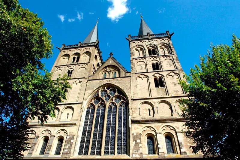 WDR Fernsehen DER XANTENER DOM, Film von Martin Papirowski, am Sonntag um 16:30 Uhr. Der Xantener Doms feiert dieses Jahr seine Grundsteinlegung vor 750 Jahren – Bild: WDR/​dpa/​H. Ossinger