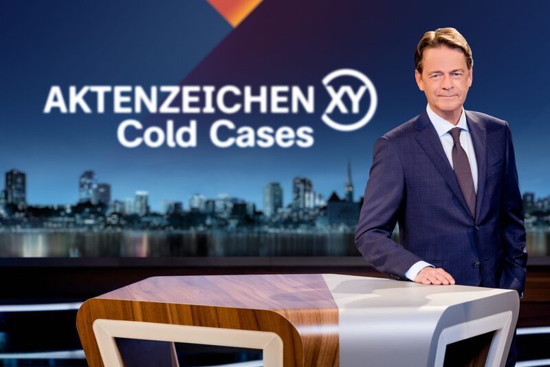 Moderator Rudi Cerne im Studio. – Bild: ZDF und Nadine Rupp
