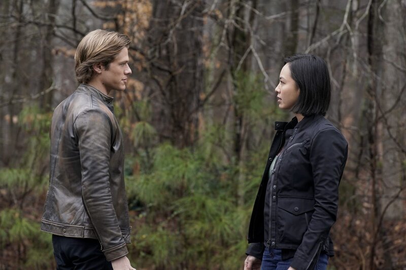 MacGyver (Lucas Till, l.); Desi (Levy Tran, r.) – Bild: CBS Broadcasting, Inc.