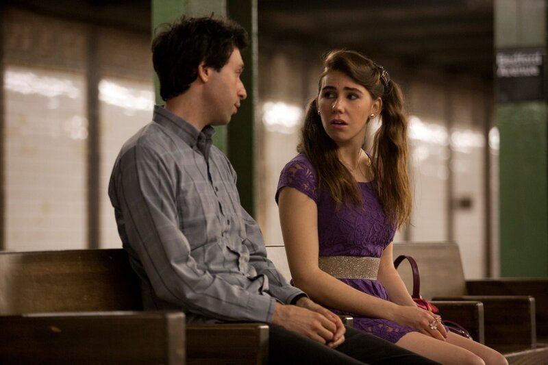 Still of Zosia Mamet and Alex Karpovsky in Girls (2012) – Bild: Turner /​ (C) 2013 HOME BOX OFFICE, INC. ALL RIGHTS RESERVED.