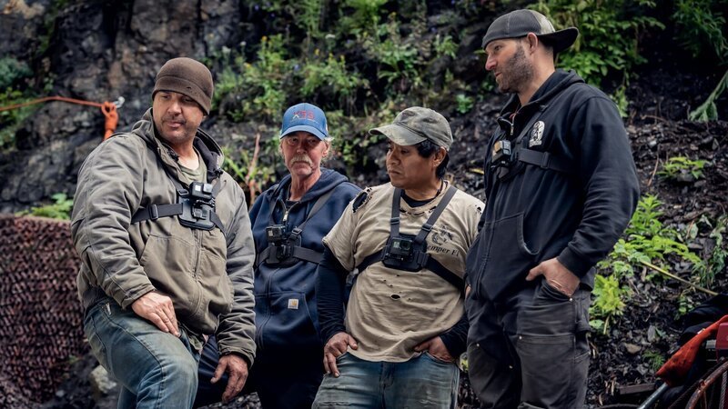 L-R: Dustin Hurt, Fred Hurt, Carlos Minor und James Hamm – Bild: Discover Images. /​ Warner Bros. Discovery, Inc. or its subsidiaries and affiliates.