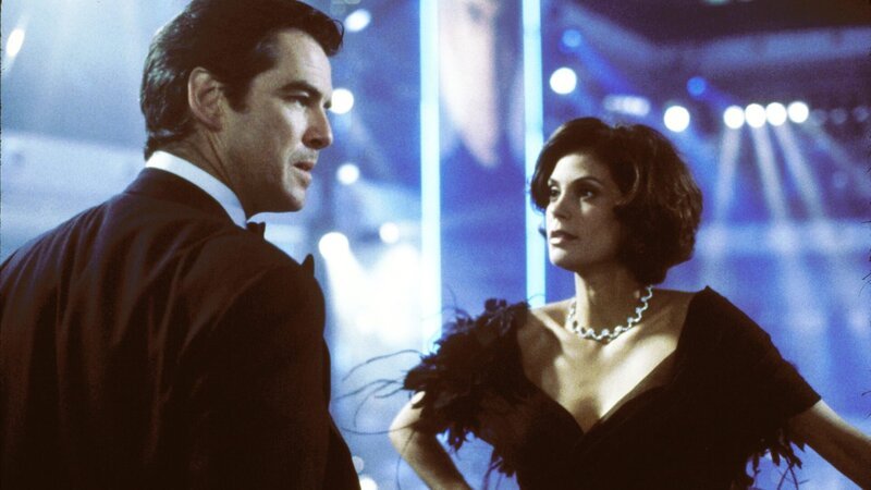 007 (Pierce Brosnan) und Paris (Teri Hatcher)007 (Pierce Brosnan) und Paris (Teri Hatcher) – Bild: Nitro