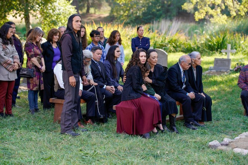 Gregory Zaragoza (Hollis Green), Moon Dailly (Naomi Blackbird), Tantoo Cardinal (Sue Lynn Blackbird). – Bild: ORF/​Disney/​ABC/​Rick Rowell