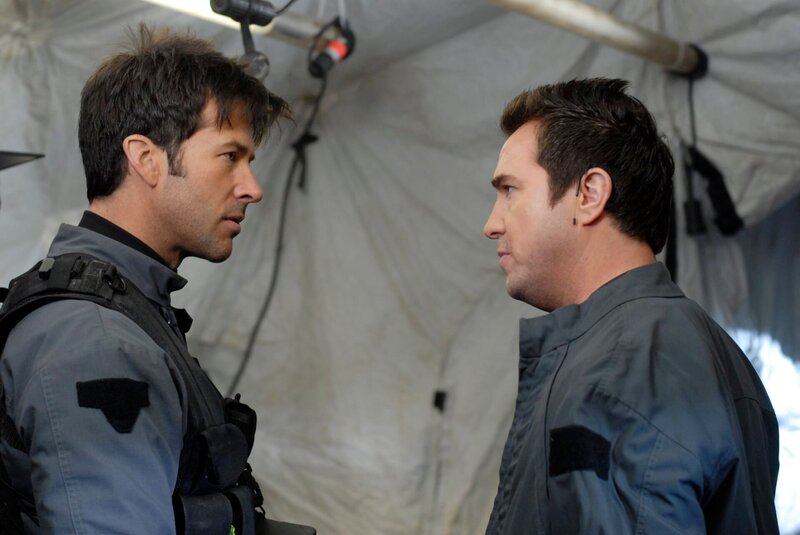 On board the Wraith hive ship, Ronon Dex and Rodney McKay are taken prisoner after the Wraith reveal their true plot: to learn the location of Earth and use it as a feeding ground. Both Wraith ships manage to jump into hyperspace before the Daedalus or the Orion can inflict much damage. Sheppard however has found a way to travel along with them. When they come out of hyperspace, the battle begins. Elizabeth Weir is ordered to return to Stargate Command headquarters on Earth to be questioned by the International Oversight Advisory about her handling of the dealings with the Wraith and particularly her decision to form an alliance with them. Elizabeth concludes that her days as leader of the Atlantis expedition are numbered. – Bild: MGM ©SYFY Photocredit Mandatory, Editorial Use Only, NO archive, NO Resale /​ Carole Segal